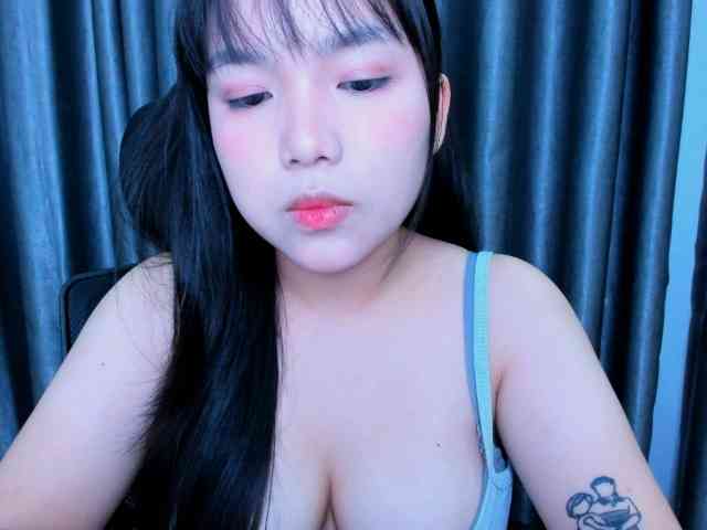 YanaPeach webcam