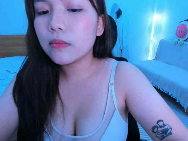 YanaPeach webcam