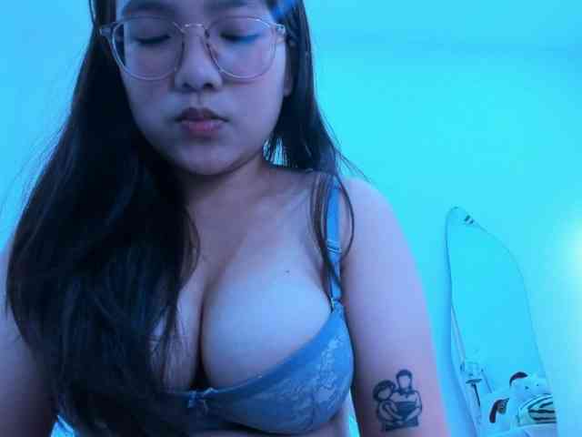 YanaPeach webcam