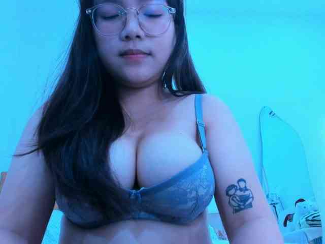 YanaPeach webcam