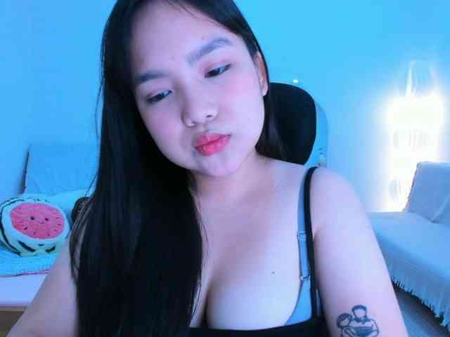 YanaPeach webcam