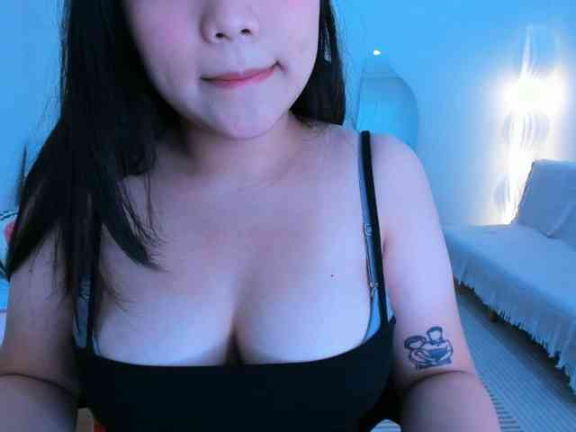 YanaPeach webcam
