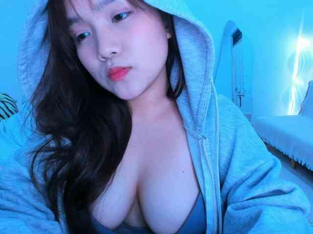 YanaPeach webcam