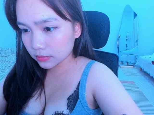 YanaPeach webcam