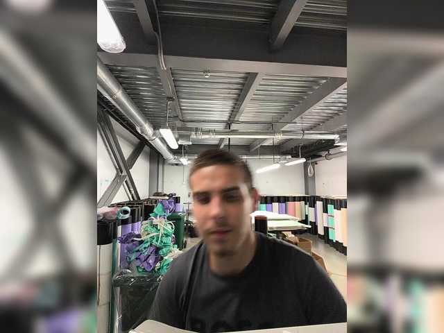 Borz19a — live male cam