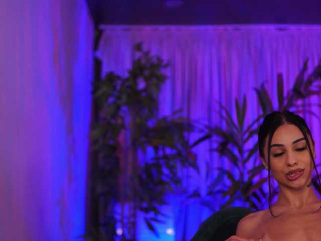 AzraReign live cam on BongaCams
