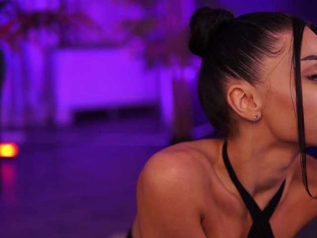 AzraReign live cam on BongaCams