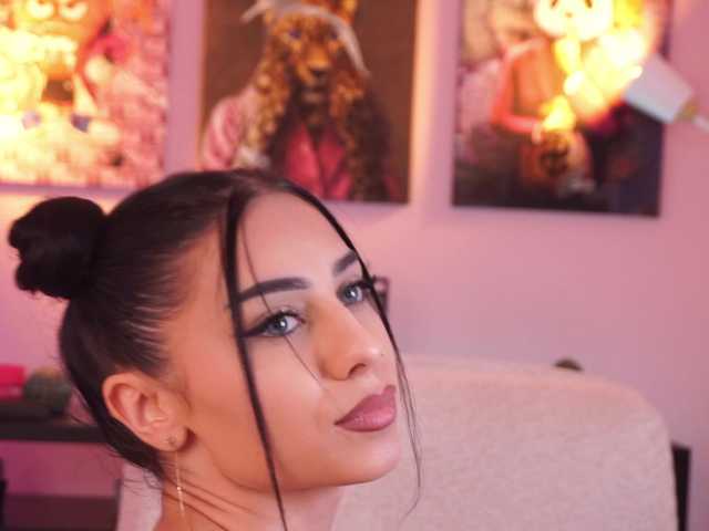 AzraReign live cam on BongaCams