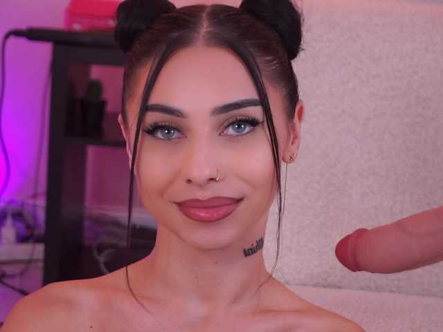 AzraReign live cam on BongaCams