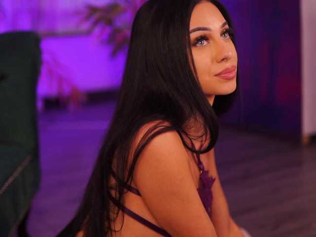 AzraReign live cam on BongaCams