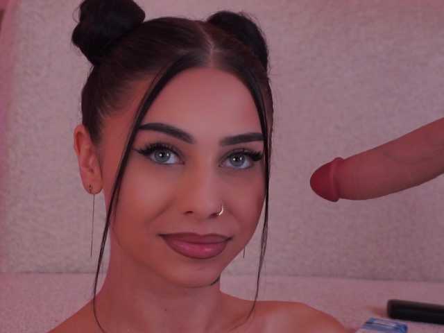 AzraReign live cam on BongaCams