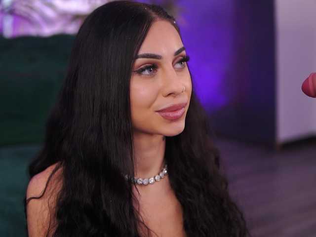 AzraReign live webcam show