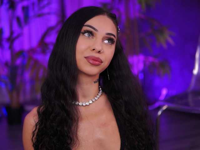 AzraReign live webcam show