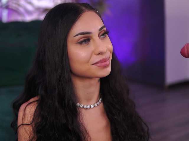 AzraReign live cam on BongaCams