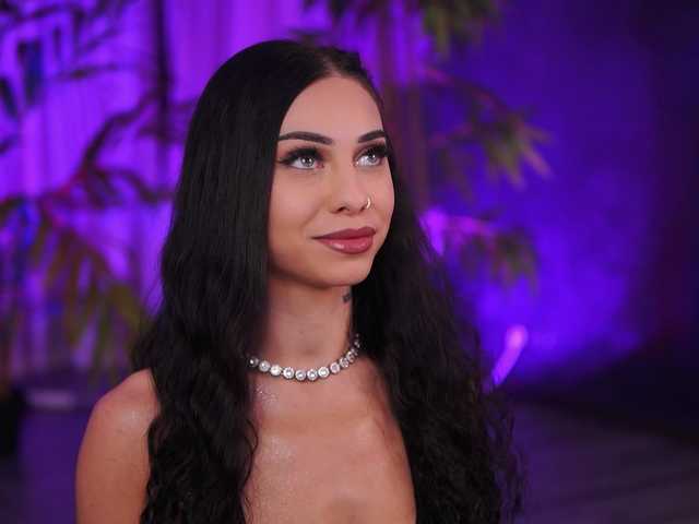 AzraReign live webcam show