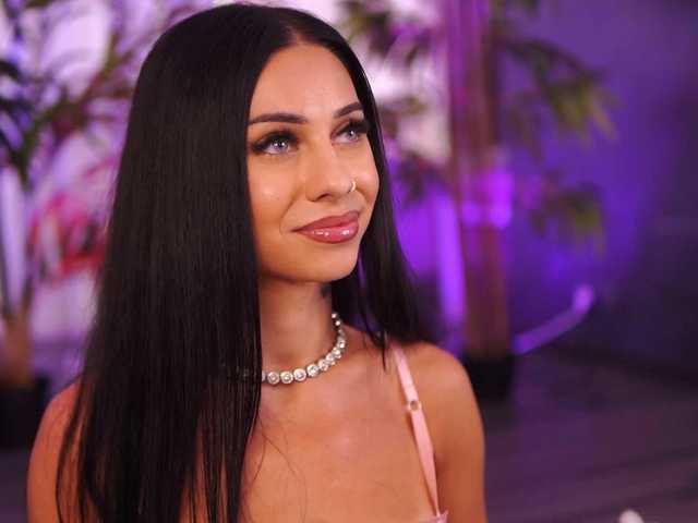AzraReign live cam on BongaCams