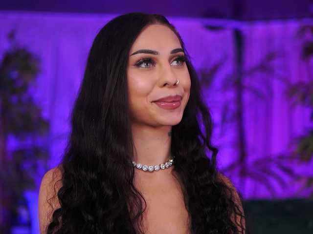 AzraReign live webcam show