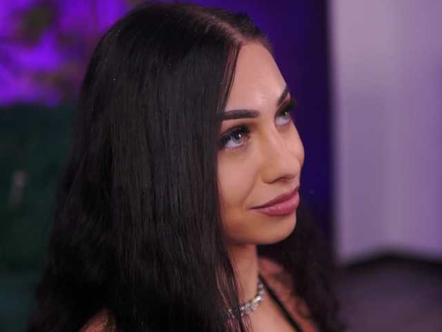 AzraReign live webcam show