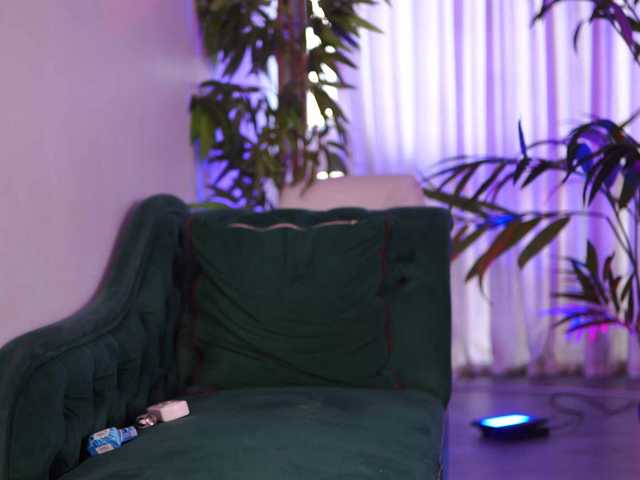 AzraReign live cam on BongaCams