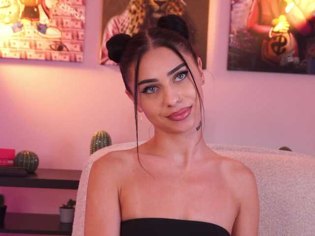 AzraReign live cam on BongaCams
