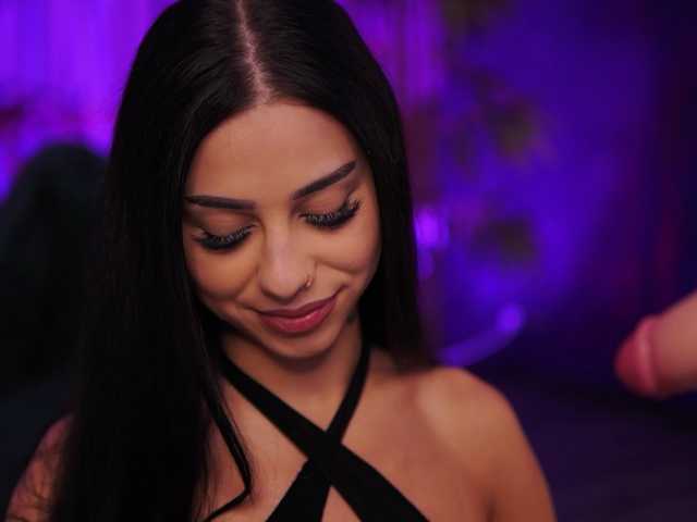 AzraReign live cam on BongaCams