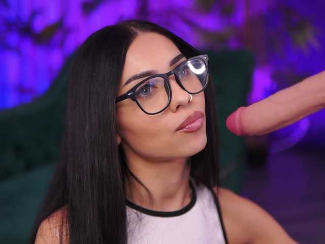 AzraReign live webcam show