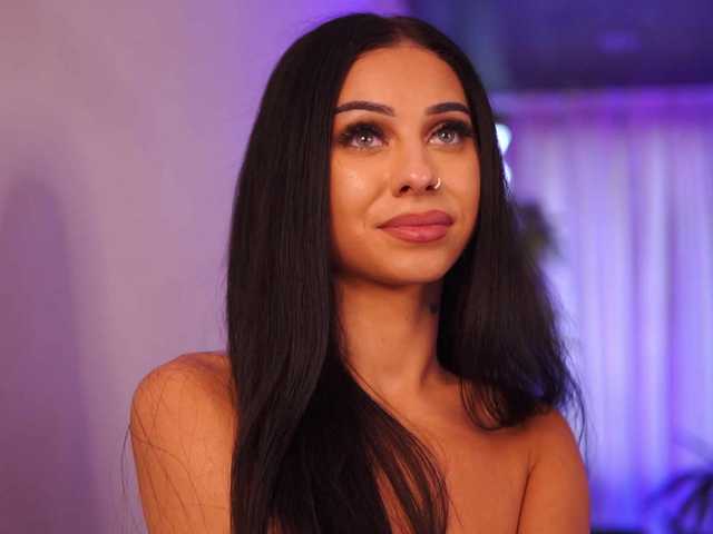 AzraReign live cam on BongaCams