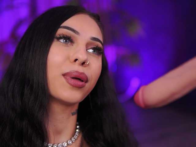 AzraReign live cam on BongaCams