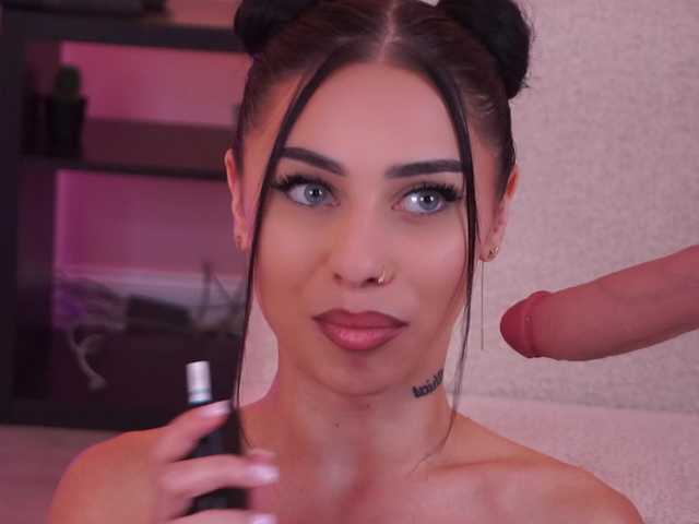 AzraReign live cam on BongaCams