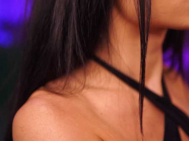 AzraReign live cam on BongaCams