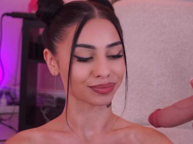 AzraReign live cam on BongaCams