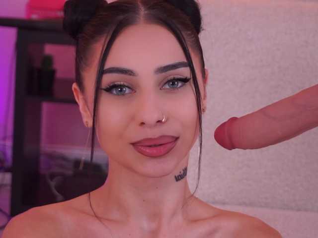 AzraReign live cam on BongaCams