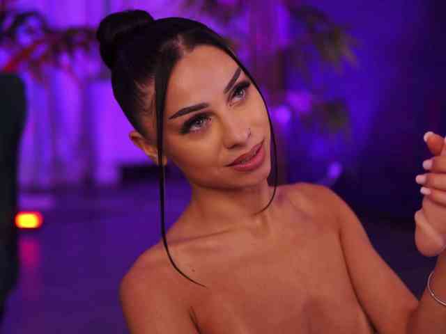AzraReign Sex Cam Show