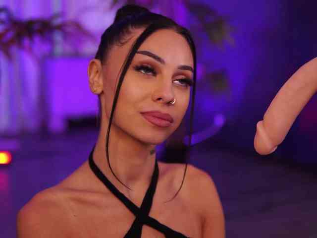 AzraReign Sex Cam Show
