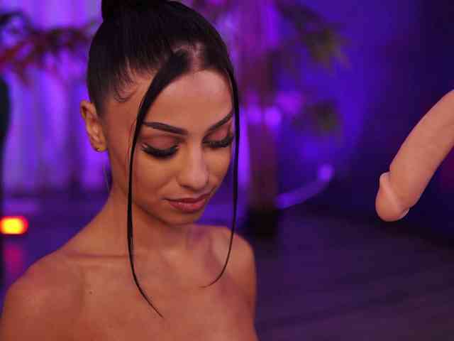 AzraReign Sex Cam Show
