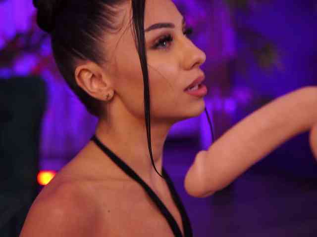 AzraReign Sex Cam Show
