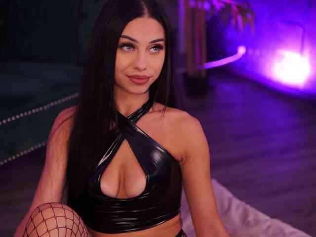 AzraReign webcam