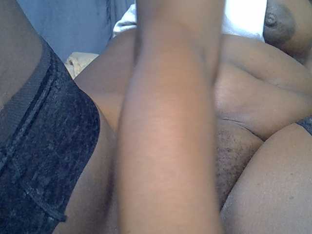 Prettyyas live cam on BongaCams
