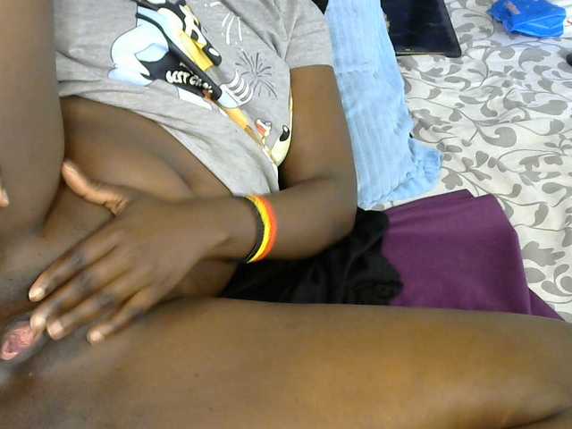 Prettyyas live cam on BongaCams