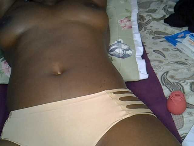 Prettyyas live cam on BongaCams
