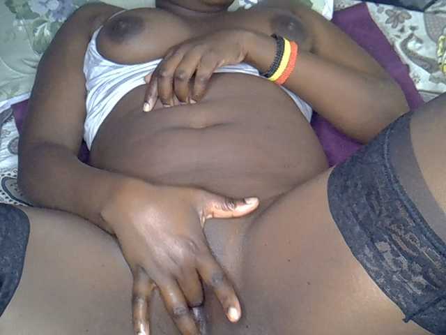 Prettyyas live cam preview