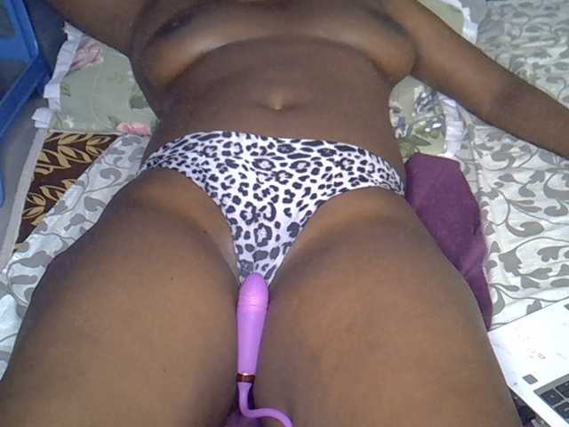 Prettyyas live cam on BongaCams