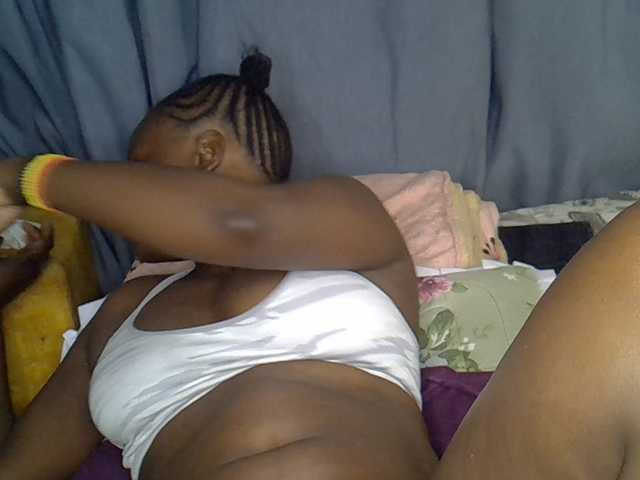 Prettyyas live cam on BongaCams