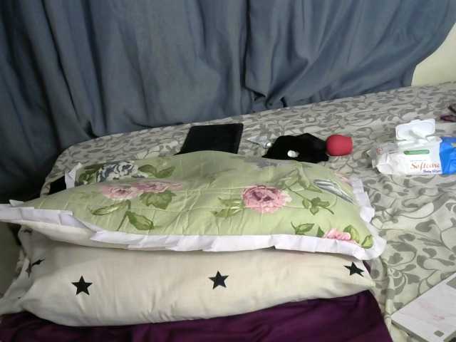 Prettyyas live cam on BongaCams
