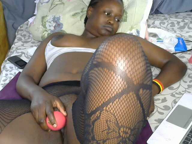 Prettyyas live cam on BongaCams