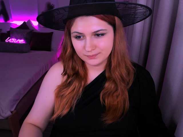 Milenafiery, en directo ahora en BongaCams