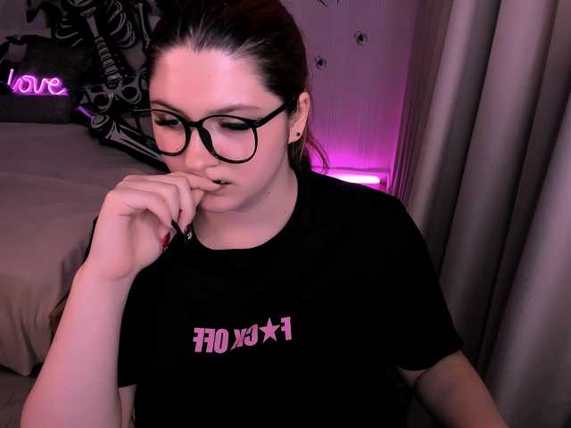 Milenafiery live cam preview
