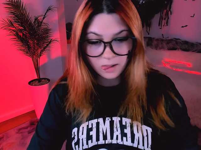 Milenafiery live cam on BongaCams
