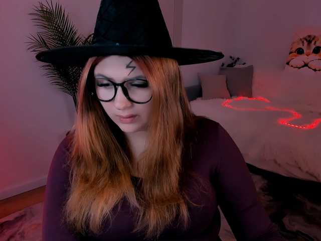 Milenafiery live cam on BongaCams