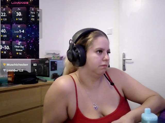Mia-Lou05 live cam on BongaCams